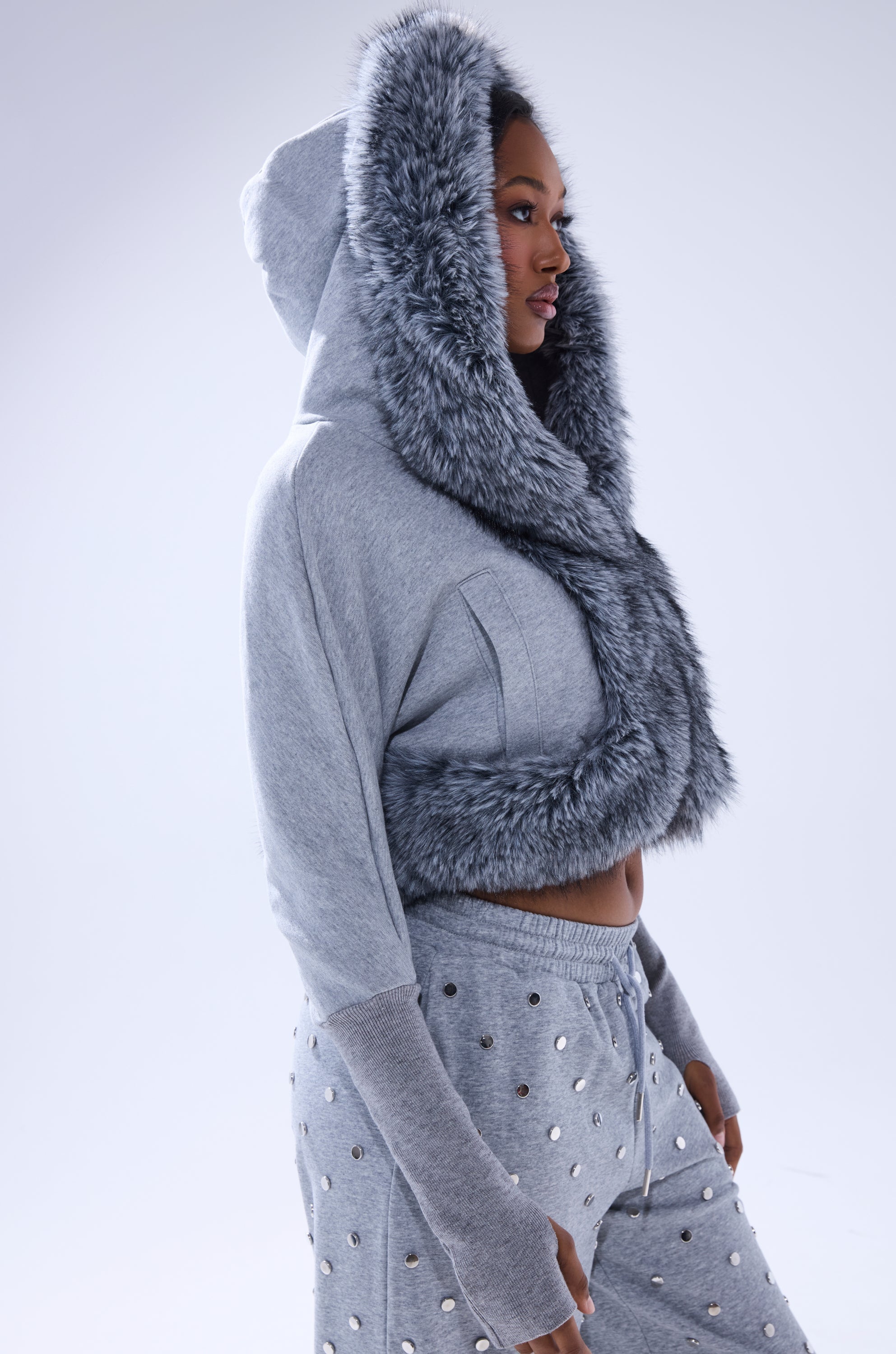 MOVIN DIFFERENT SWEATSHIRT WITH FUR TRIM