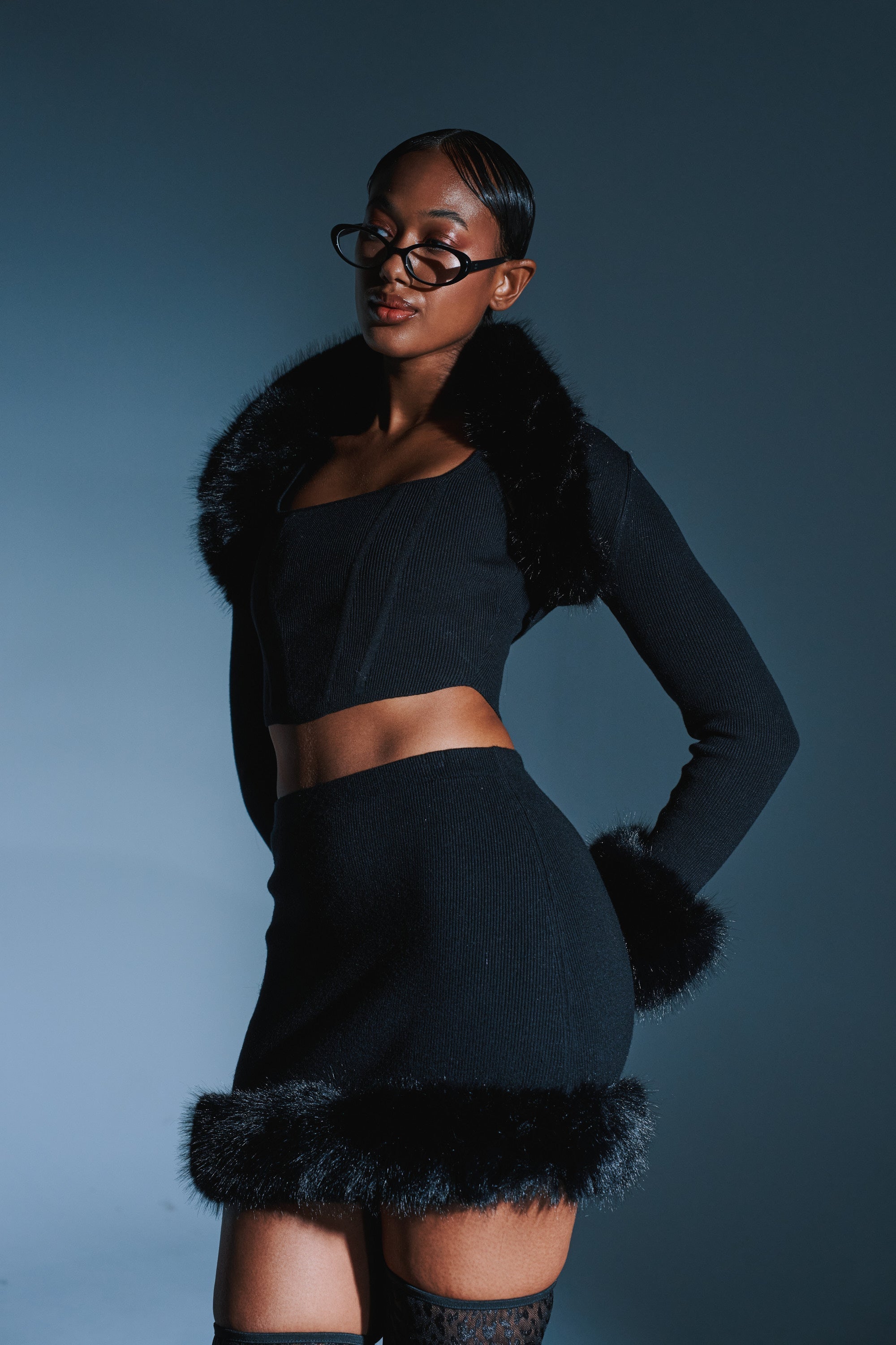 BIG MOOD FUR TRIM MINI SKIRT IN BLACK