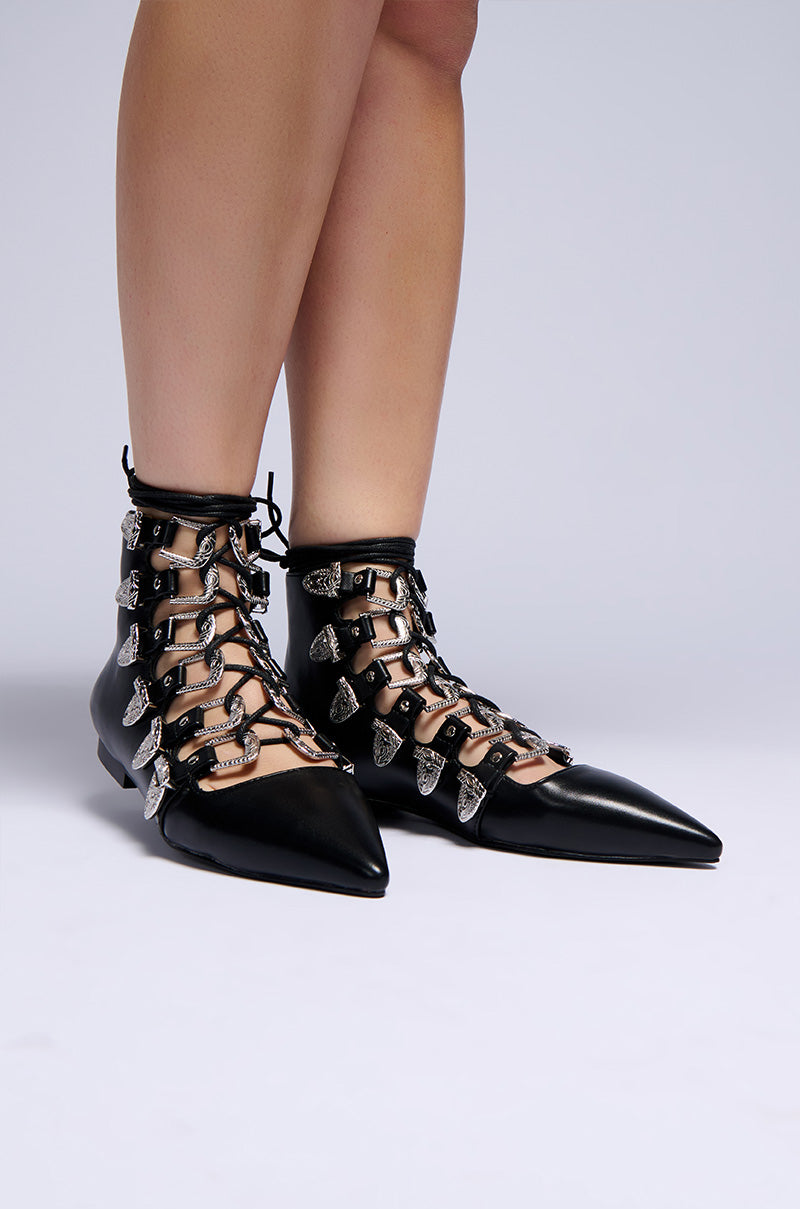 AZALEA WANG MATSON BLACK LACE UP BUCKLE FLAT