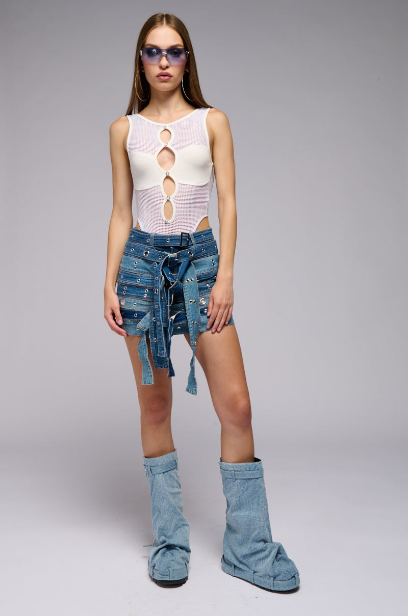 BELTED MULTI DENIM MINI SKORT